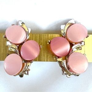 Thermoset Vintage pink/silver clip earrings